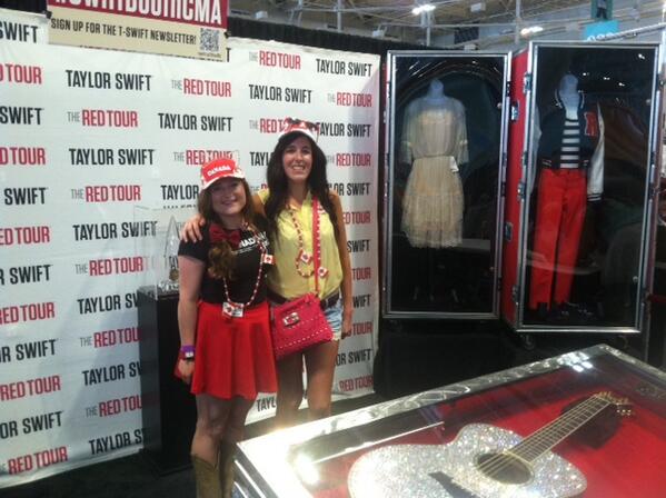 taylornation13's tweet image. @ashleyxo1991 made it to the T-Swift #CMAFest booth all the way from Canada! #SwiftBoothCMA