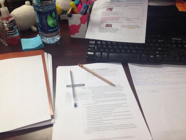 leslieN9's tweet image. Doing homework at work...why not 😁😝📓📖 #workstudy #summer1 #educationclass