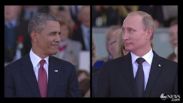 ABC's tweet image. Split-screen diplomacy: Murmuring crowd, well-timed production bring Obama, Putin together: abcn.ws/1pLTCLd
