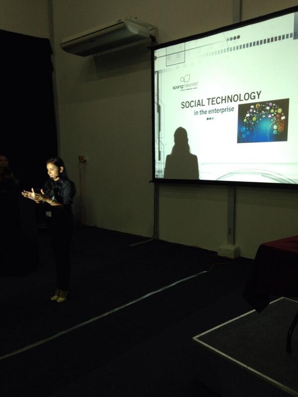 m_raoul's tweet image. @AnuskhaSonai giving a very interactive presentation #ICTSummit #SpangMakandra