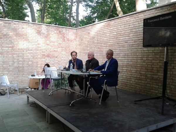 funpalacestroll's tweet photo. Tino Seghal and Francesco Bandarin #swisspvln14 #palazzof #venicebiennale @la_Biennale @HUObrist @swissbiennials http://t.co/faXaHM7Gpo