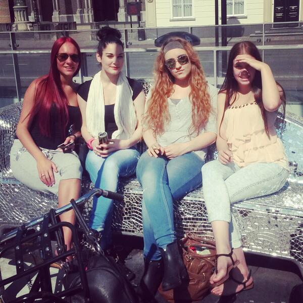 mevrouwtjeee's tweet photo. Y mopjes http://t.co/zcJwVbptbM