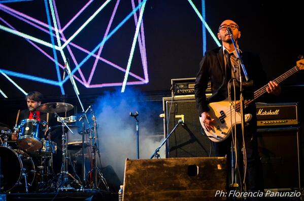 Segundo dia de #CiudadEmergente con la presentación de <a href="/theovnis/">The Ovnis</a> Mira fotos mas en facebook.com/media/set/?set…