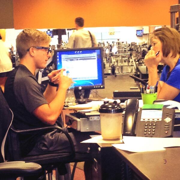 PTCarrieThoma's tweet image. Elvin killin this fitness assessment! #livetohelp #fitpro #orientationsfordaysss