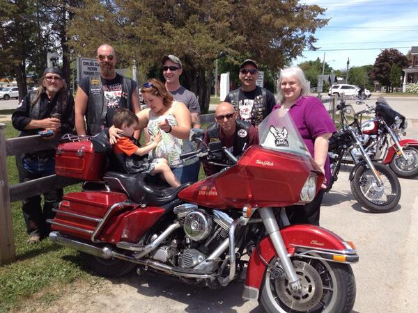 Scoop_68's tweet image. Grey-Bruce chapter of #ABATE present cheque to help family of #Collingwood #autistic boy