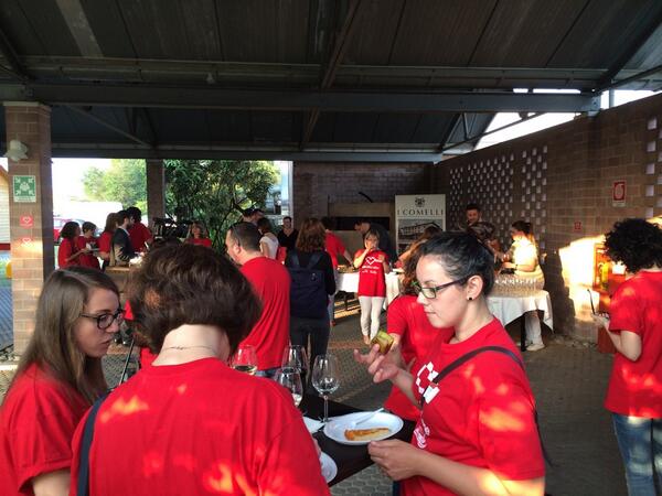 RailsGirlsUD's tweet photo. E ora si cena #railsgirlsud http://t.co/nVIMQBIVX2