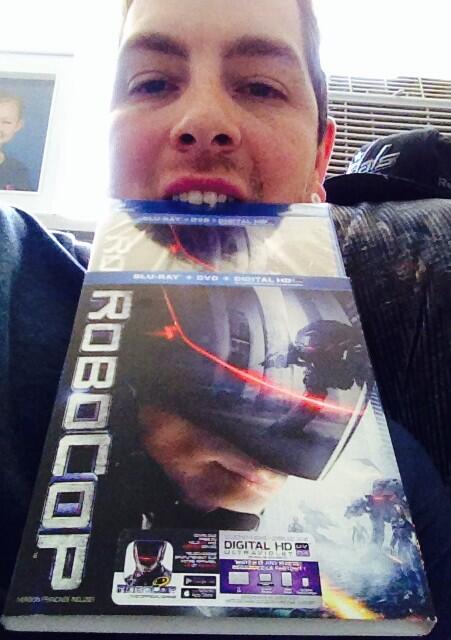 This was sitting at my door when I got home. @RoboCop #Robocop2014 #Robocop @20thcenturyfox @MGM_Studios