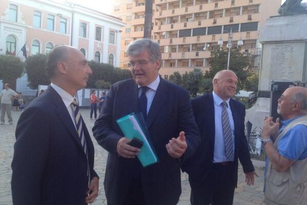 AngeloSbrocca's tweet photo. Al comizio finale con i neo sindaci di Campobasso (Battista)e Isernia (Brasiello). Speriamo porti bene! #VotaxTe http://t.co/litmj2hoCk