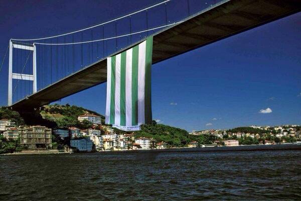 UEFA yetkilileri herzaman söyledi gerçekten inanılmaz büyük bir camiasınız.ıspat ettiler UEFA BURSASPOR'SUZ OLAMAZ