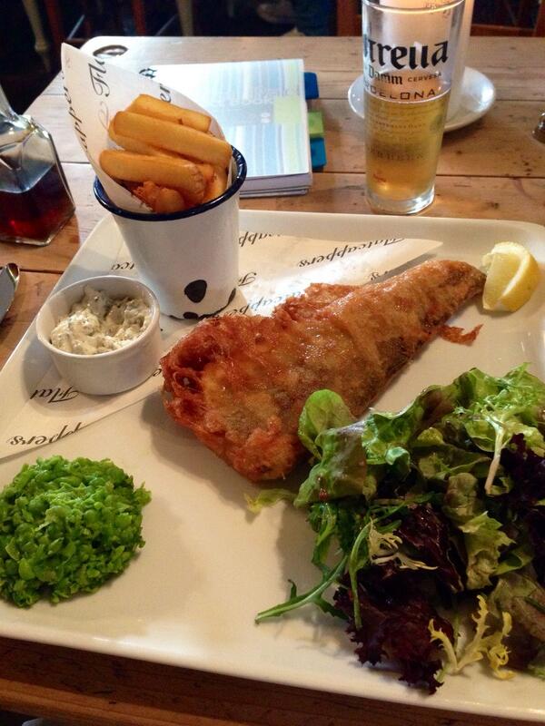 kattkatt15's tweet photo. Really lovely Art Deco interior, great service @thebattleaxes and cracking fish and chips too! http://t.co/DcriuCY8RH