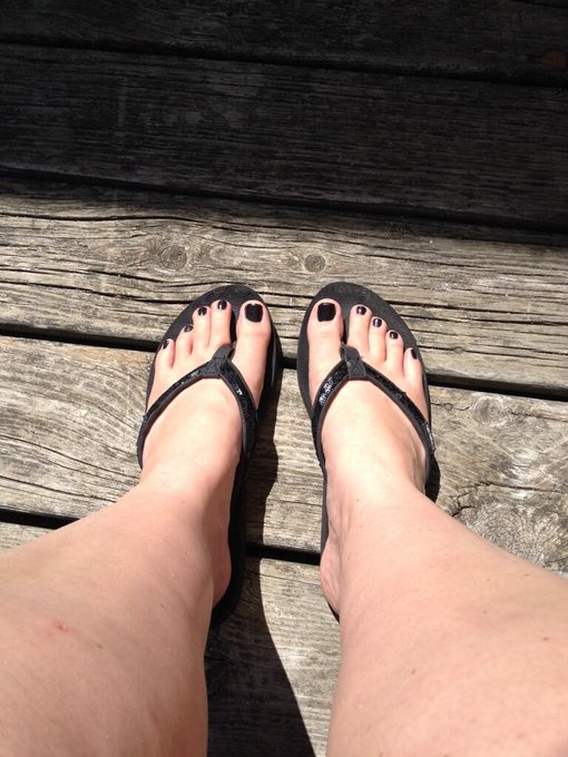 Sunshine on my fresh pedicure! http://t.co/TSvpgroKSI<a href="/tag/workselfie"class="tags"><span>#workselfie</span></a>