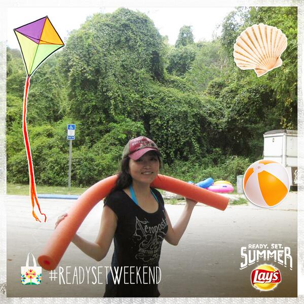 LAYS's tweet photo. @DearChooChoo You might not be at the beach yet, but it looks like you’re ready! Thanks for ur #ReadySetWeekend pic! http://t.co/97OuT8KOKt