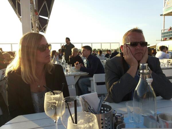 Firar nationaldagen med goda vänner