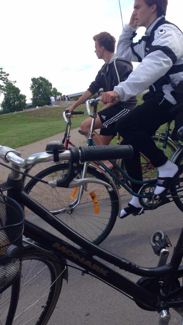 DouglasBooooth's tweet image. Took a photo of my crush.............yah man