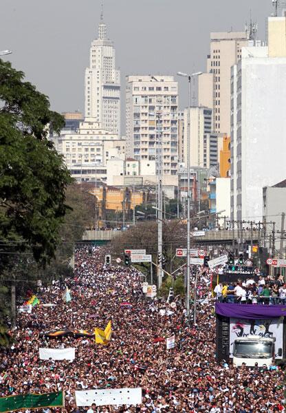 ChristianPost's tweet image. 600,000 Brazilian Evangelicals Participate in 'March for Jesus' Event Ahead of FIFA World Cup: bit.ly/1oAIxJj