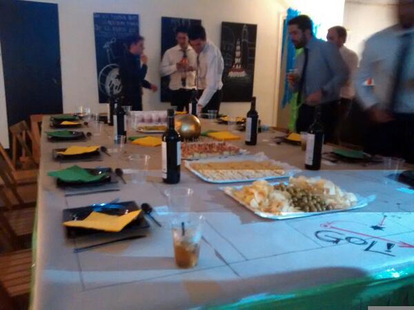 AlbertdeBonis's tweet photo. #galacomunio altes expectatives... tot per començar! http://t.co/d1n8upq7eN