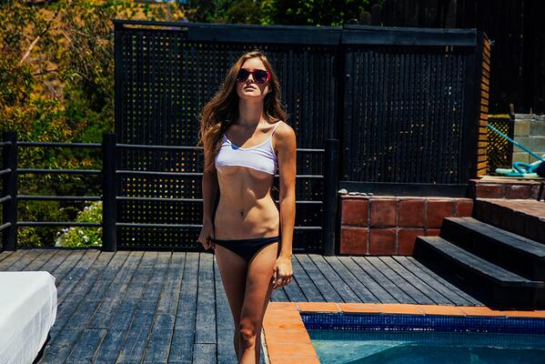 thehundreds's tweet image. Neave shoots the beautiful Drew in the Hollywood Hills for his latest "Rendezvous." // bit.ly/SBEces