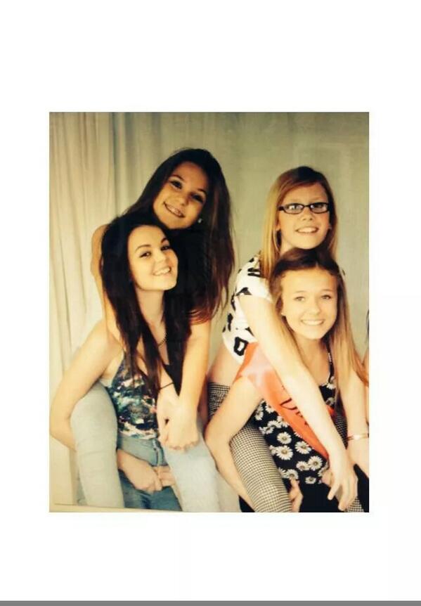LisaAllenJones2's tweet photo. Girls @liv_Rosenthal @italiajeal1 http://t.co/jaxnEiFDeB