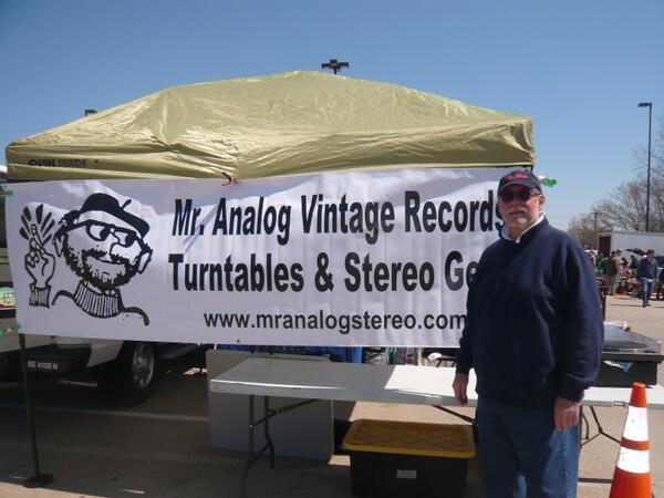mranalogstereo's tweet photo. @SeenInClarendon luvn ur photos of Clarendon life, lots of fodder at the #farmersmarket &amp; #fleamarket Sat C U there? http://t.co/85AoYF2AMe