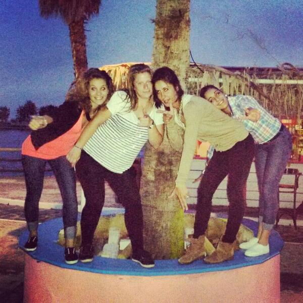 karupcharca's tweet photo. Las cazadoras...!!!!@CarmenGT91 @SoryCN21 http://t.co/KWtfix5Hpj