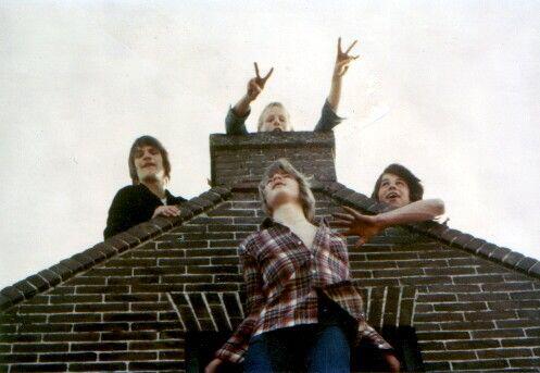 A.s. maandag vanaf 16:00 op de #kermis in de Rode Leeuw in #Ursem: Classic Rock  met Terror!