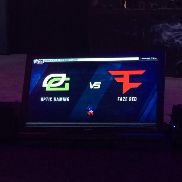 TmarTn's tweet photo. RT for OpTic, Fav for FaZe http://t.co/NgBAmoDebS