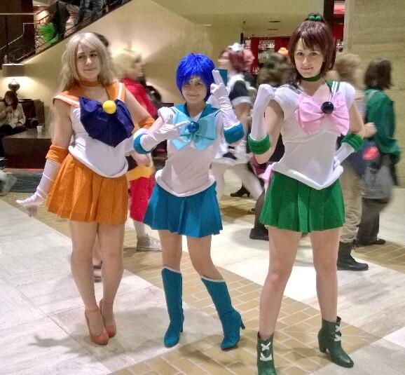 cosplay_ground's tweet photo. Ending the day early, but we took one last pic. See ya'll tomorrow bright and early! #sailorscouts #sailormooncosplay http://t.co/QgSXqbkUVP