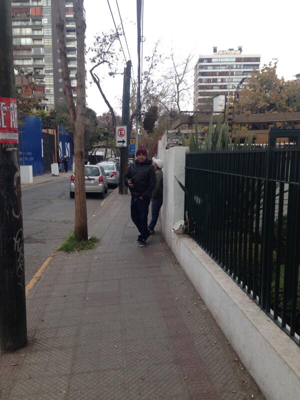 ProviReclamos's tweet photo. Frente a esas casas todos los días estos sres @Muni_provi prometió cámaras @rafreak @ureta_advocatus @muchogustoMEGA http://t.co/xUpnAobi77