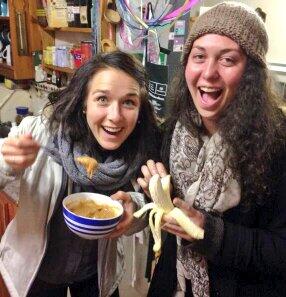 Kyk ons werk....op almal se senuwees. #onsdoensommeralles #wietgeseeet #helpnet <a href="/LoanevS/">Loané van Sandwyk</a> <a href="/Inke4Wolmarans/">Inke</a> <a href="/JannesDry/">JannesDry</a>