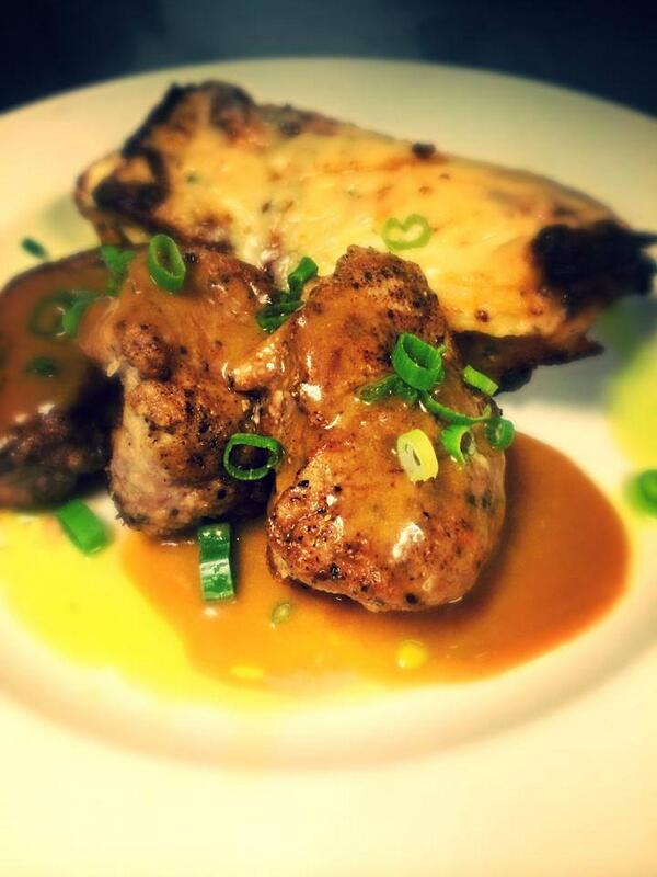 PUB32SRQ's tweet photo. Special:Pan-seared pork tenderloin medallion dressed w/dijon demi glacé. Served w/smoked gouda &amp; fresh herb au gratin http://t.co/HVuGiKhUb4