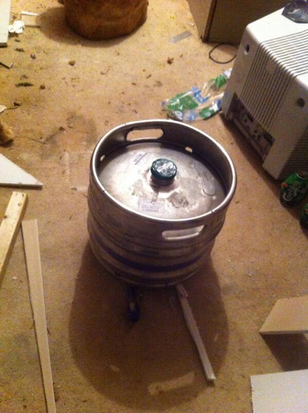 davebutchhammer's tweet photo. Just poured first beer in home pub!! 53 to go! Avit! http://t.co/sEJlFkIXXJ