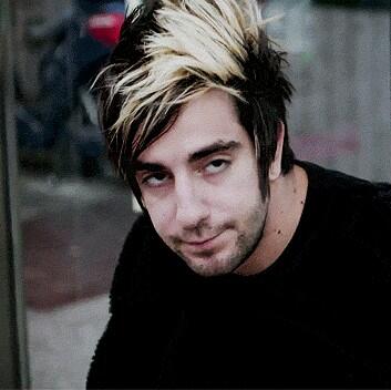 idioticnation's tweet photo. Hearing that REALLY good song in your music playlist. #AllTimeLow http://t.co/uHWF5duozf