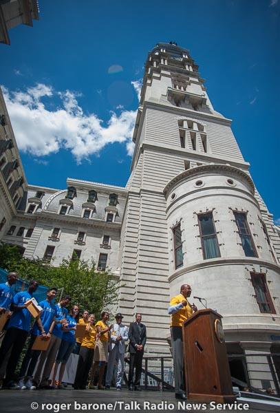 fotosfromphilly's tweet photo. #Philadelphia  #Michael_Nutter 2014 #TopoftheClassMarch @DPBell High School Seniors, March to City Hall Courtyard http://t.co/nvxKU0AjXp