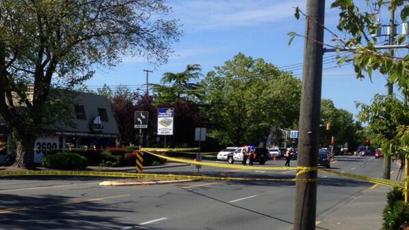 CTVVancouver's tweet photo. Suspicious package found in Jewish community centre parking lot in Saanich. Part of Shelbourne Street closed off. http://t.co/CTYRORXEUW
