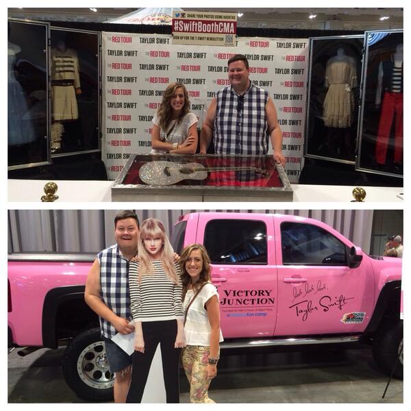 theluckyones_13's tweet image. #SwiftBoothCMA #taylorswift @taylorswift13
