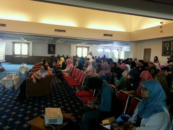 HOPECancerKids's tweet photo. Talkshow sesi ke-2 "Mengenali Kanker Pada Anak" oleh Dr. Harry Respati, DSA. #Cancer101 #HOPECancerKids http://t.co/gqdSo1XIAe