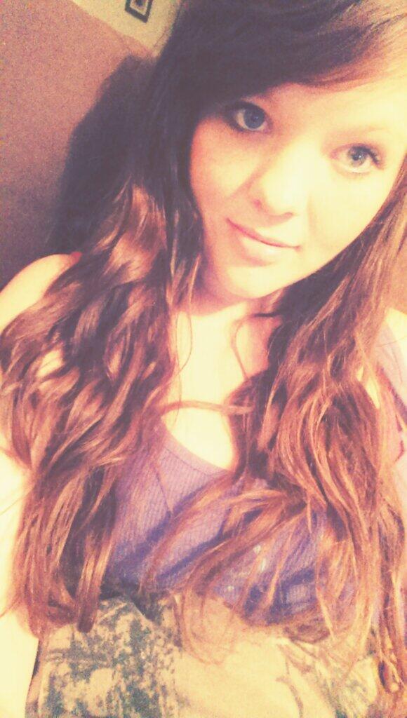 AlisonNicole07's tweet photo. Hello Twitter. It's been a while. <3 http://t.co/8FhGRmEnNs