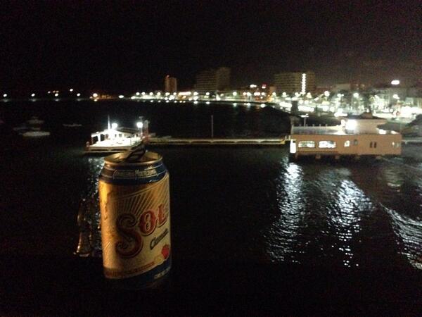 CesarCompean's tweet photo. Vista del cuarto del hotel y antes de dormir una #cerveza #cheve #chela #solclamato #clamaro #sol http://t.co/3vKhAj08vn