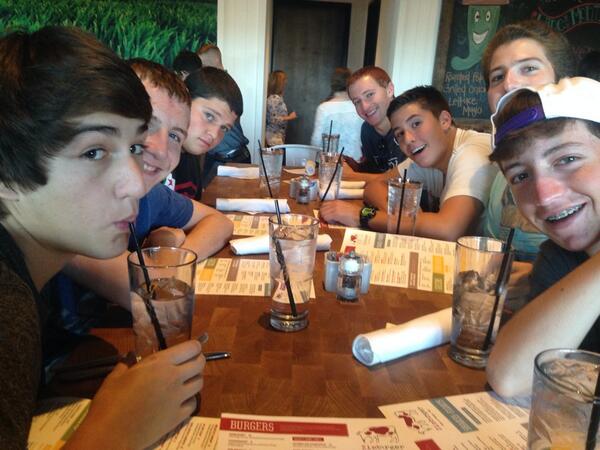 hanwein13's tweet photo. Dinner with @Kennedy1631 aka my bæs http://t.co/5YxNw6HeCM