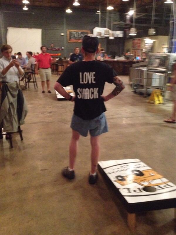 JonathanLenning's tweet photo. Corn hole with @JonWThompson #LJsLoveShack http://t.co/iV4oL1uEe2