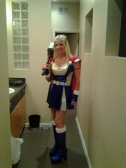 #PhoenixComicon is so much fun! http://t.co/y8faGIjCP0<a href="/tag/phoenixcomicon"class="tags">#PhoenixComicon</a>