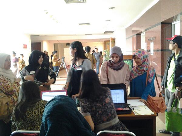HOPECancerKids's tweet photo. Ini dia suasana meja registrasi Cancer 101: Kenali kanker, Lebih Cepat, Lebih Baik! http://t.co/uvEs5w7xHN