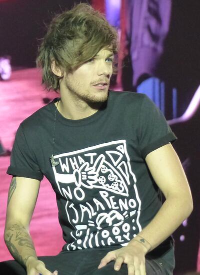 MONSTAXBOYZ's tweet image. “@Official1D_PHIL: Louis onstage at Wembley Stadium in London. (06/06/14) #53 http://t.co/hw9hSli5Ic” ❤️