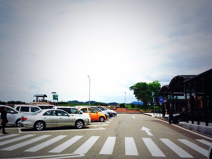 お天気良すぎて、暖かいというか暑い！！あ、八海山って焼酎じゃなくて日本酒か。笑 http://t.co/MK7giLr7EA