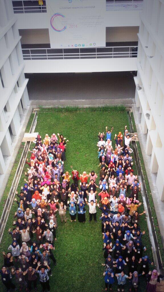 Peserta #NHC2014 regional 3 foto bersama di akhir acara hari pertama. Sampai ketemu esok! :)