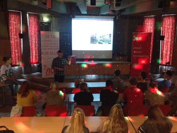 Vildegh's tweet photo. Inspirerende innledning for Fredrikstad AUF med Østfolds sentralstyrekandidat @SindreLyso på #Ptour14 👏 @aufnorge http://t.co/jvdtzy4gPZ