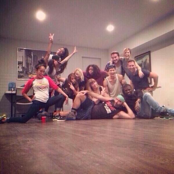 NayaRivera_Team's tweet photo. Another pic of Naya, Dianna, Amber, Harry, Sophia Bush, Brittany, Telly &amp; other friends at Harry's dance studio http://t.co/LzjcminDHr