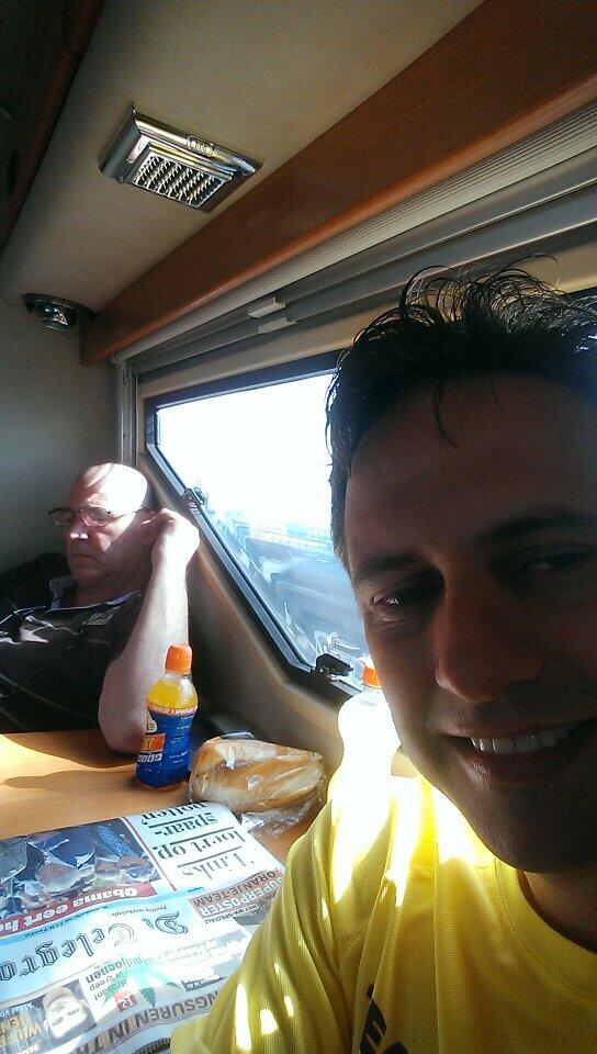 CSebastiaan's tweet photo. @teamamazing87  Heerlijk met een krantje in de zon op weg naar het Zuiden! This is what it feels like! Whohohohooo http://t.co/MPHDENz7qu