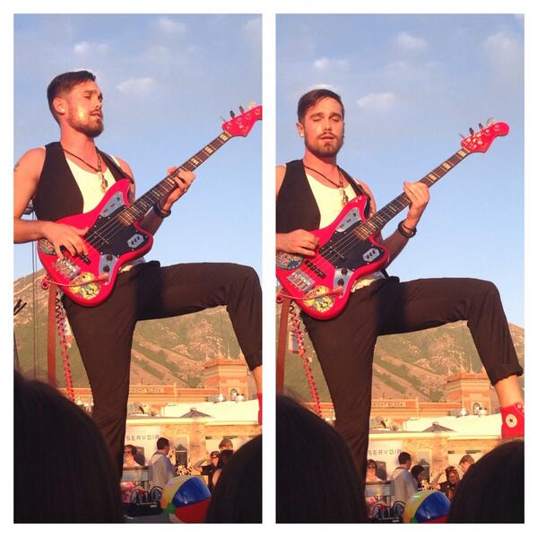 faegoddess111's tweet image. I AM IN LOVE😍😍😍😍😍😍🔥🔥🔥🔥🔥🔥🔥 #VanLadyLove 
Plus I got Steve's maraca. So pretty good night!