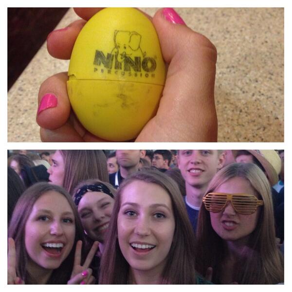 faegoddess111's tweet image. I AM IN LOVE😍😍😍😍😍😍🔥🔥🔥🔥🔥🔥🔥 #VanLadyLove 
Plus I got Steve's maraca. So pretty good night!